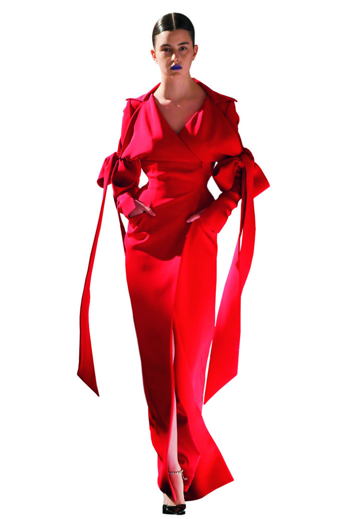 Červený model z haute couture kolekce návrhářky Zuzany Kubíčkové
Červený model z haute couture kolekce návrhářky Zuzany Kubíčkové
