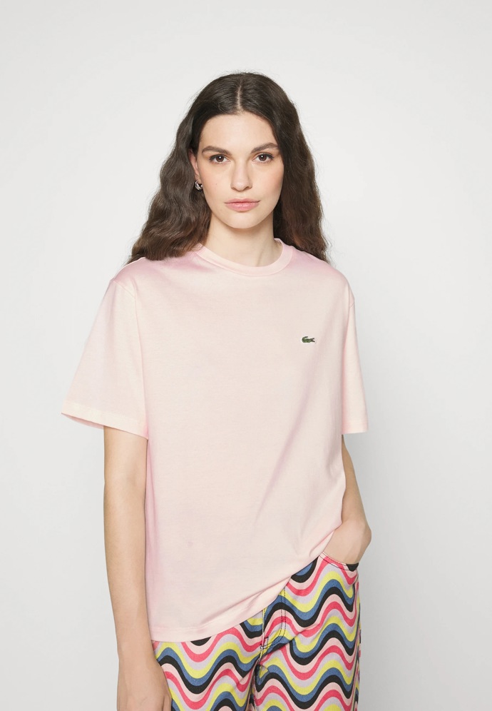 Tričko: Lacoste, 1 300 Kč
