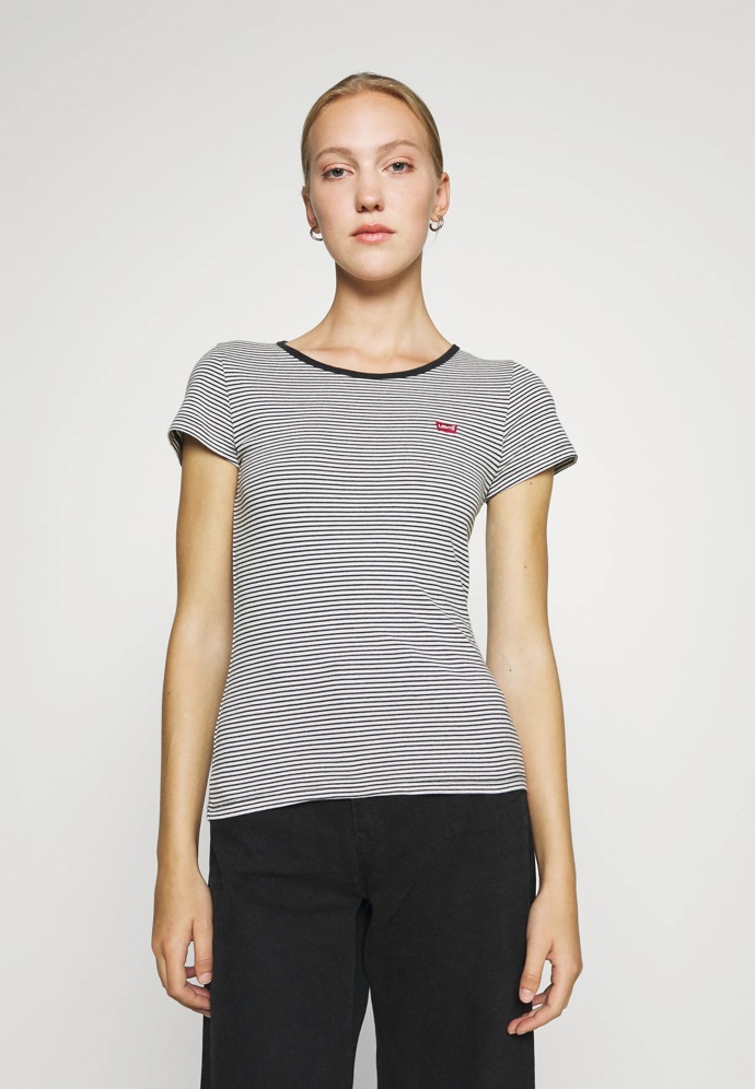 Tričko: Levi's, 1 070 Kč

