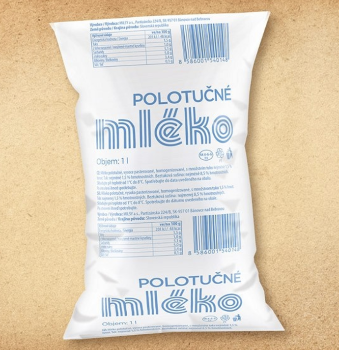 Mléko v plastovém sáčku mělo nevýhodu v tom, že se sáček kolikrát protrhnul.
Mléko v plastovém sáčku mělo nevýhodu v tom, že se sáček kolikrát protrhnul.