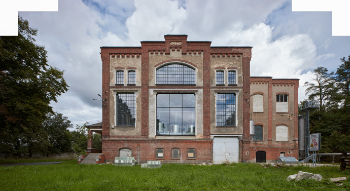 Zapomenutý „chrám pokroku“ v Plzeňském Prazdroji znovu ožívá! Přečtěte si příběh, jak architekti vytvořili moderní prostor pro milovníka piva a kulturních zážitků. Odvážná rekonstrukce stylově propojuje minulost se současností.
Zapomenutý „chrám pokroku“ v Plzeňském Prazdroji znovu ožívá! Přečtěte si příběh, jak architekti vytvořili moderní prostor pro milovníka piva a kulturních zážitků. Odvážná rekonstrukce stylově propojuje minulost se současností.