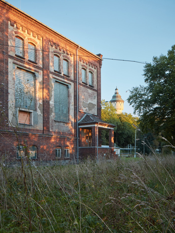 Zapomenutý „chrám pokroku“ v Plzeňském Prazdroji znovu ožívá! Přečtěte si příběh, jak architekti vytvořili moderní prostor pro milovníka piva a kulturních zážitků. Odvážná rekonstrukce stylově propojuje minulost se současností.
Zapomenutý „chrám pokroku“ v Plzeňském Prazdroji znovu ožívá! Přečtěte si příběh, jak architekti vytvořili moderní prostor pro milovníka piva a kulturních zážitků. Odvážná rekonstrukce stylově propojuje minulost se současností.