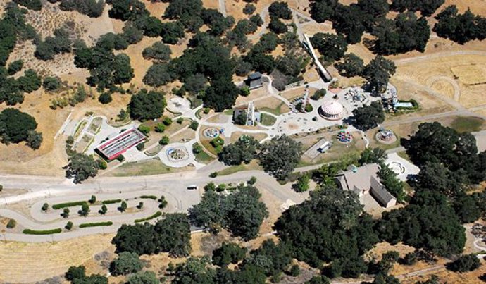 Jacksonův ranč Neverland z ptačí perspektivy
Jacksonův ranč Neverland z ptačí perspektivy