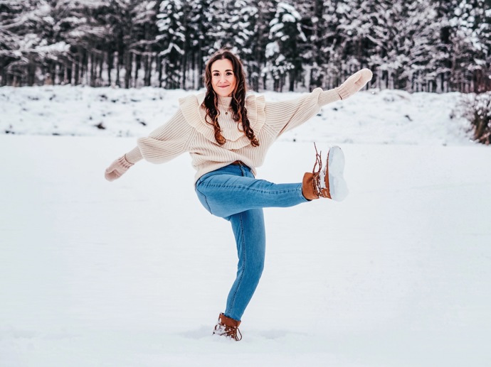 Radka je vesnická holka, kterou představa, že by se natrvalo usadila ve městě, vždycky spíš děsila. „Sice jsem před lety žila celkem dlouhou dobu v Praze, kam jsem dojížděla, což mi po pracovní a společenské stránce vyhovovalo, ale jako máma od rodiny jsem se viděla na venkově,“ vypráví.
