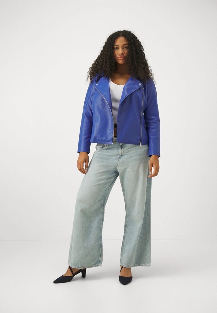 Bunda: Only, 1 530 Kč
Bunda: Only, 1 530 Kč