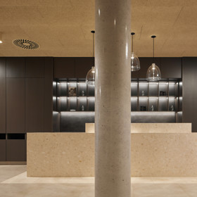 Třeboňské lázně Aurora nejsou jen o procedurách, jsou o zážitku. Jak architekti proměnili starou budovu v prostor plný saun, odpočíváren a wellness oáz, vám teď ukážeme. Přečtěte si, jak nové lázně spojují moderní design s historií a přírodou.
