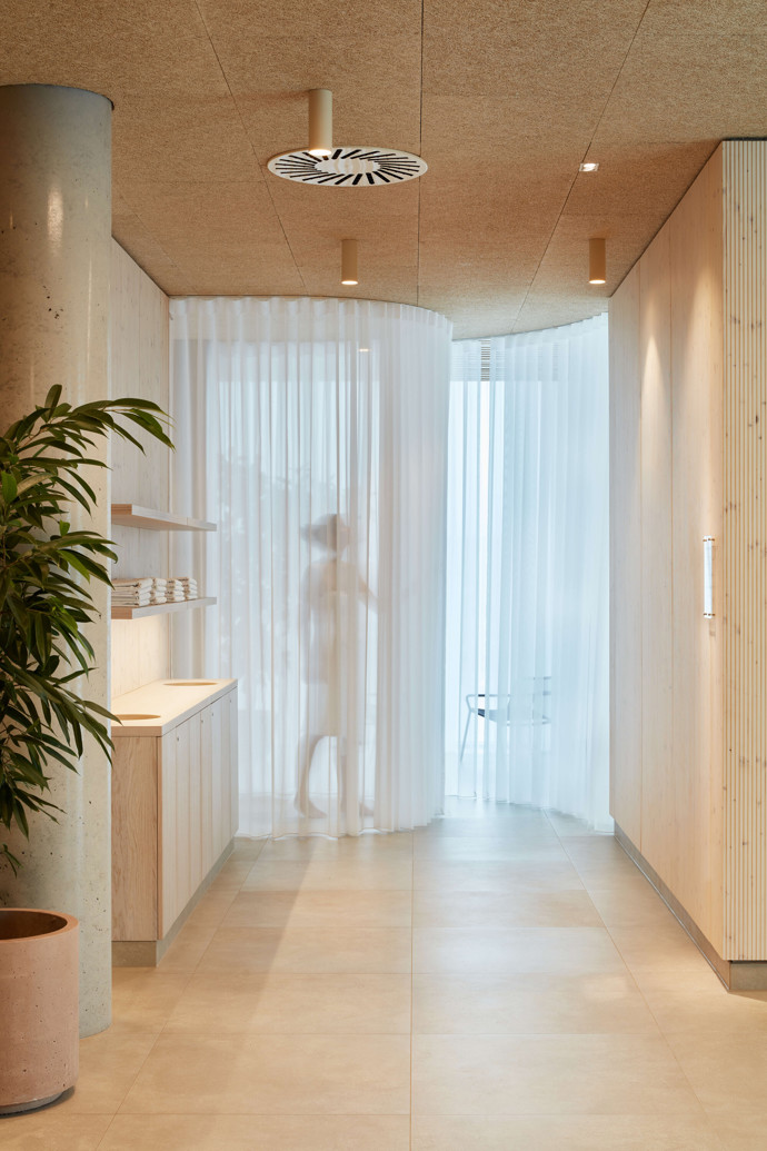 Třeboňské lázně Aurora nejsou jen o procedurách, jsou o zážitku. Jak architekti proměnili starou budovu v prostor plný saun, odpočíváren a wellness oáz, vám teď ukážeme. Přečtěte si, jak nové lázně spojují moderní design s historií a přírodou.
Třeboňské lázně Aurora nejsou jen o procedurách, jsou o zážitku. Jak architekti proměnili starou budovu v prostor plný saun, odpočíváren a wellness oáz, vám teď ukážeme. Přečtěte si, jak nové lázně spojují moderní design s historií a přírodou.