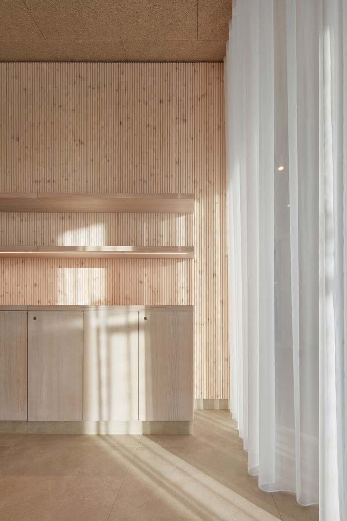 Třeboňské lázně Aurora nejsou jen o procedurách, jsou o zážitku. Jak architekti proměnili starou budovu v prostor plný saun, odpočíváren a wellness oáz, vám teď ukážeme. Přečtěte si, jak nové lázně spojují moderní design s historií a přírodou.
Třeboňské lázně Aurora nejsou jen o procedurách, jsou o zážitku. Jak architekti proměnili starou budovu v prostor plný saun, odpočíváren a wellness oáz, vám teď ukážeme. Přečtěte si, jak nové lázně spojují moderní design s historií a přírodou.