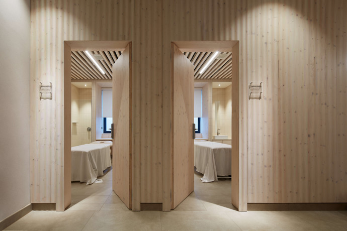 Třeboňské lázně Aurora nejsou jen o procedurách, jsou o zážitku. Jak architekti proměnili starou budovu v prostor plný saun, odpočíváren a wellness oáz, vám teď ukážeme. Přečtěte si, jak nové lázně spojují moderní design s historií a přírodou.
Třeboňské lázně Aurora nejsou jen o procedurách, jsou o zážitku. Jak architekti proměnili starou budovu v prostor plný saun, odpočíváren a wellness oáz, vám teď ukážeme. Přečtěte si, jak nové lázně spojují moderní design s historií a přírodou.