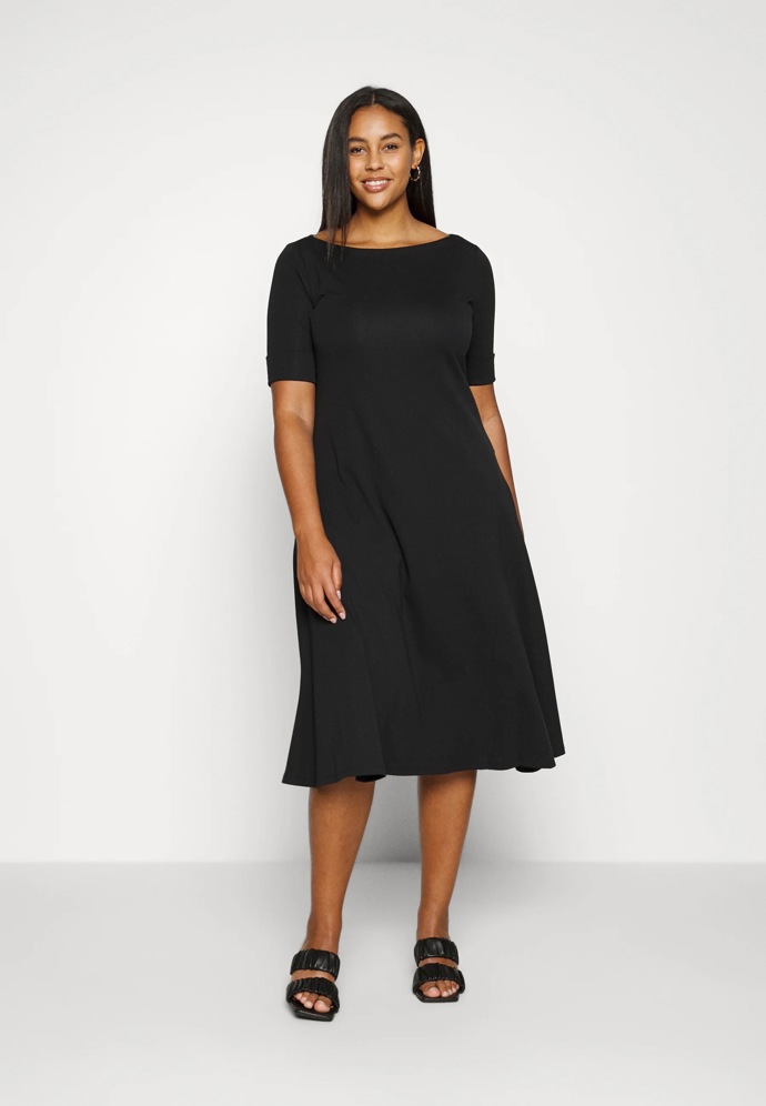 Šaty: Ralph Lauren, 4 070 Kč
Šaty: Ralph Lauren, 4 070 Kč
