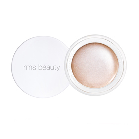 Hledáte přirozený rozjasňovač? Luminizer od RMS Beauty vsází na přirozenost, a tak v něm nenajdete velké třpytky ani vás nepotrápí mastnou texturou. Nedílnou součástí je prvotřídní složení v čele s vitamínem E, který chrání a vyhlazuje pokožku.

RMS Beauty Magic Luminizer, Líčírna, 1200 Kč
