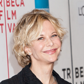Meg Ryan je velkou módní ikonou, i ona ale volí zvlněné a delší účesy.
