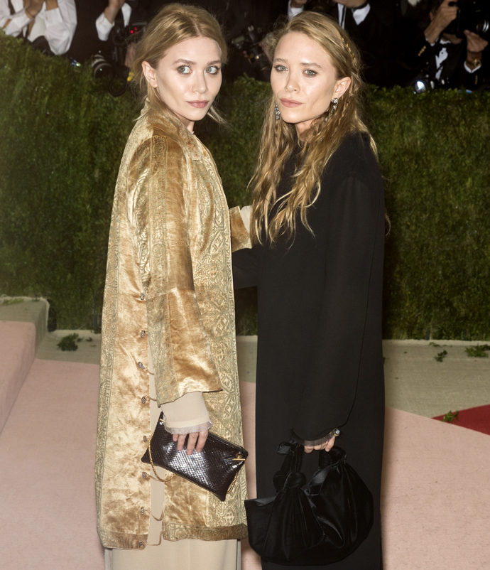 Vlnité vlasy jsou pro herečky Mary-Kate a Ashley Olsen typické.
