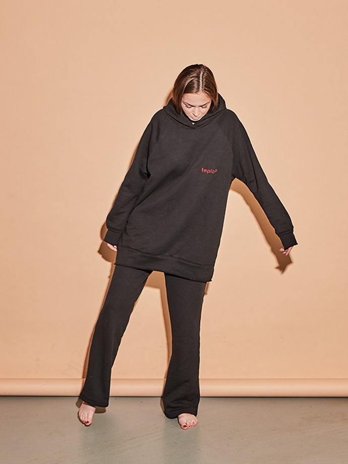Teploo; hoodie, 1900 Kč; tepláky, 2400 Kč
Teploo; hoodie, 1900 Kč; tepláky, 2400 Kč