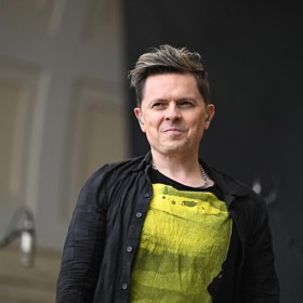 Michael Patrick Kelly na jednom ze svých sólo koncertů k poslednímu albu B.O.A.T.S.
