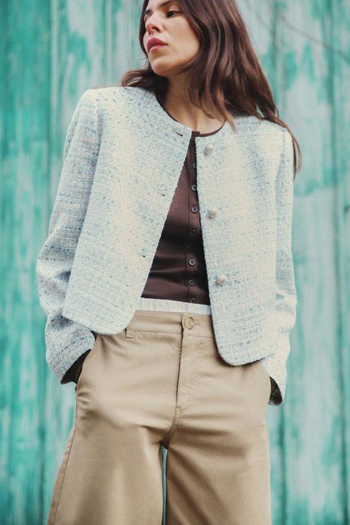 Modré sako s texturou, Zara, 1 399 Kč
Modré sako s texturou, Zara, 1 399 Kč