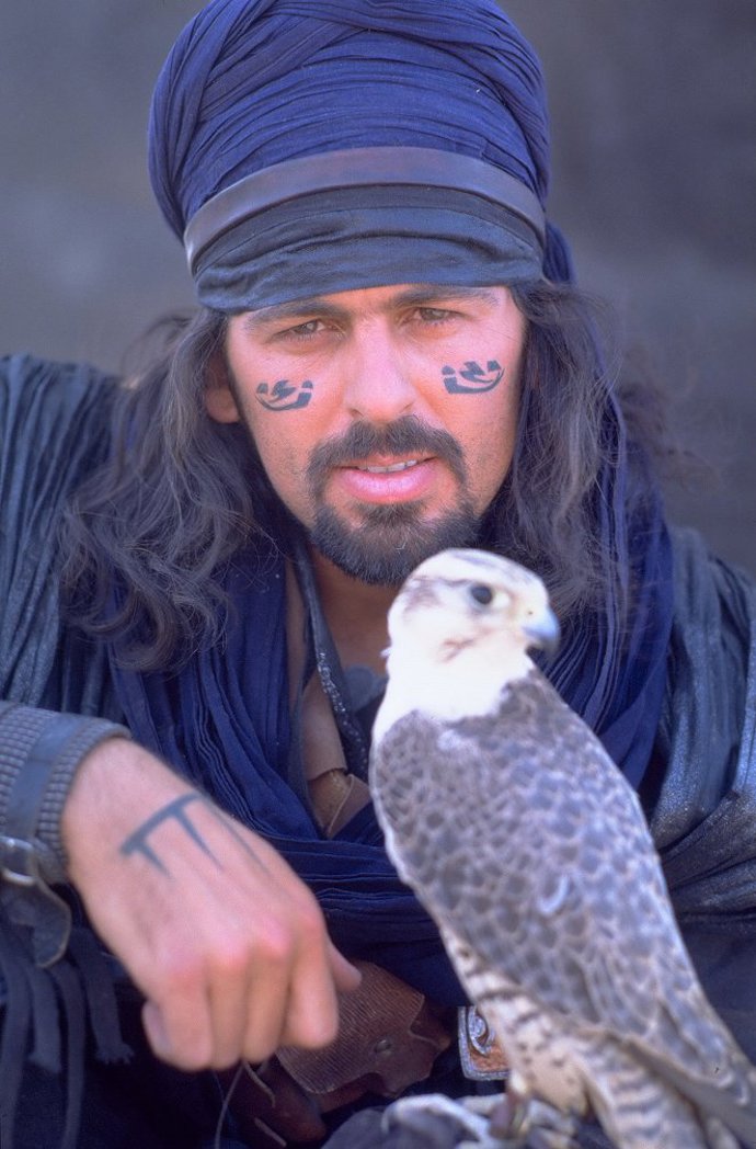 Oded Fehr (53) ztvárnil v Mumii a jejím pokračování Mumie se vrací Ardetha Baye, vůdce skupiny, která chrání svět před vzkříšením Imhotepa. Naposledy si zahrál v seriálu Star Trek: Discovery.
