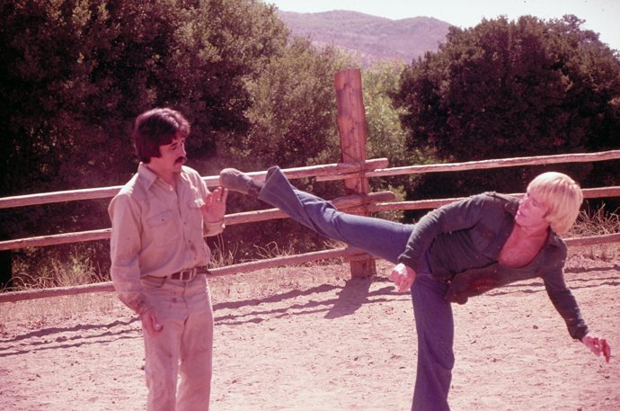 Chuck v jedné ze svých bojových scén ve filmu Bourák (1977).

