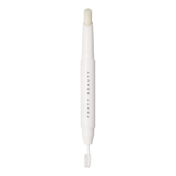 Jistě využijete i balzám na obočí ve formě stylingové tužky, Fenty Beauty, 580 Kč, Sephora
Jistě využijete i balzám na obočí ve formě stylingové tužky, Fenty Beauty, 580 Kč, Sephora