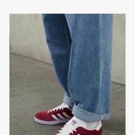 Boty: Adidas, 2 700 Kč
