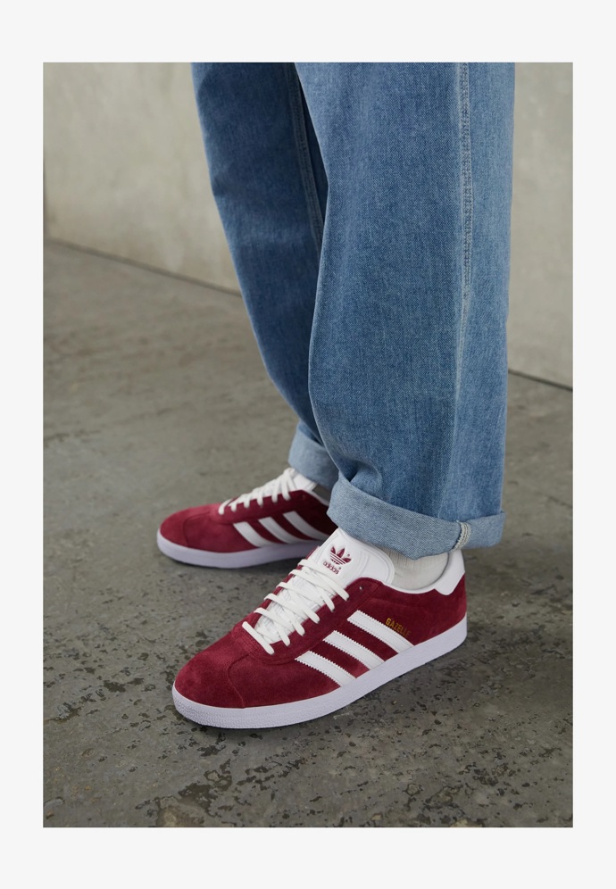 Boty: Adidas, 2 700 Kč
Boty: Adidas, 2 700 Kč