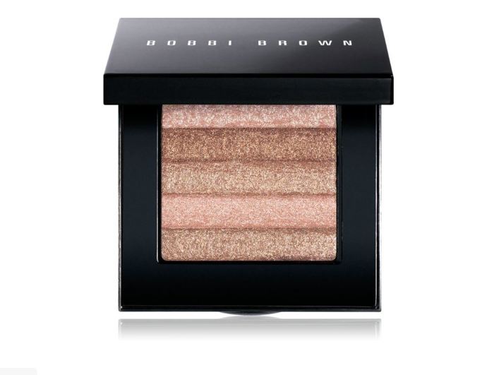 Rozjasňovač značky Bobbi Brown dodá líčení ten správný lesk. Cena 1135 Kč
