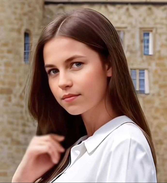 Půvabná princezna Charlotte na prahu dospělosti.
Půvabná princezna Charlotte na prahu dospělosti.