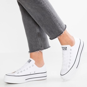Boty: Converse, 2 240 Kč
