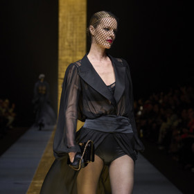 Eva Herzigová na přehlídce Dolce & Gabbana
