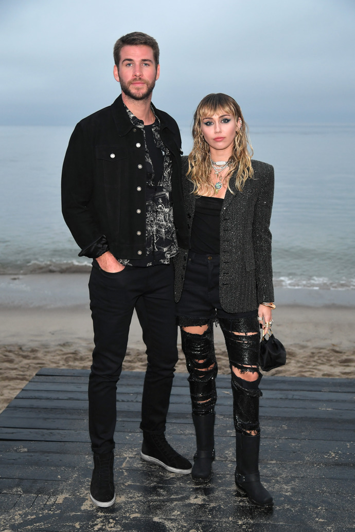 Jeho o šest let mladší bratr Liam Hemsworth (191 cm) má zjevně co se žen týče podobný vkus. I on si vzal drobnou blondýnku – zpěvačka Miley Cyrus (164 cm). Toto manželství však ani ne po roce skončilo.

