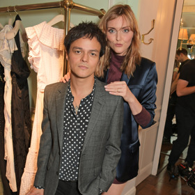 Bývalá topmodelka Sophie Dahl přesahuje populárního jazzmana Jamieho Culluma o 19 cm. Na fotkách se často za manželem krčí, i tak je rozdíl 164 cm (on) a 183 cm (ona) jasně vidět.
