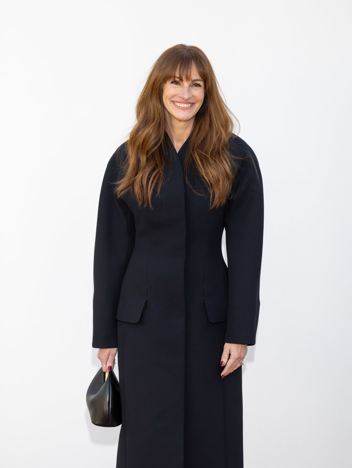 Herečka Julia Roberts se svých dlouhých kadeří nevzdává ani ve vyšším věku.
Herečka Julia Roberts se svých dlouhých kadeří nevzdává ani ve vyšším věku.