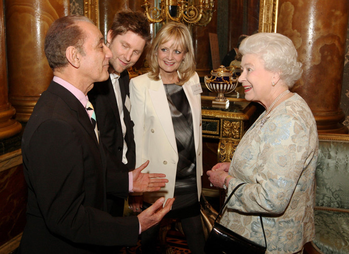 Britská královna Alžběta II. udělila Twiggy titul "dáma". 
