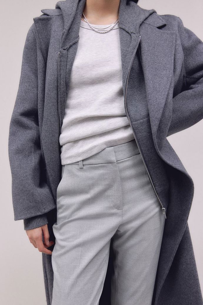 Šedivé cigaretové kalhoty, H&M, 479 Kč
