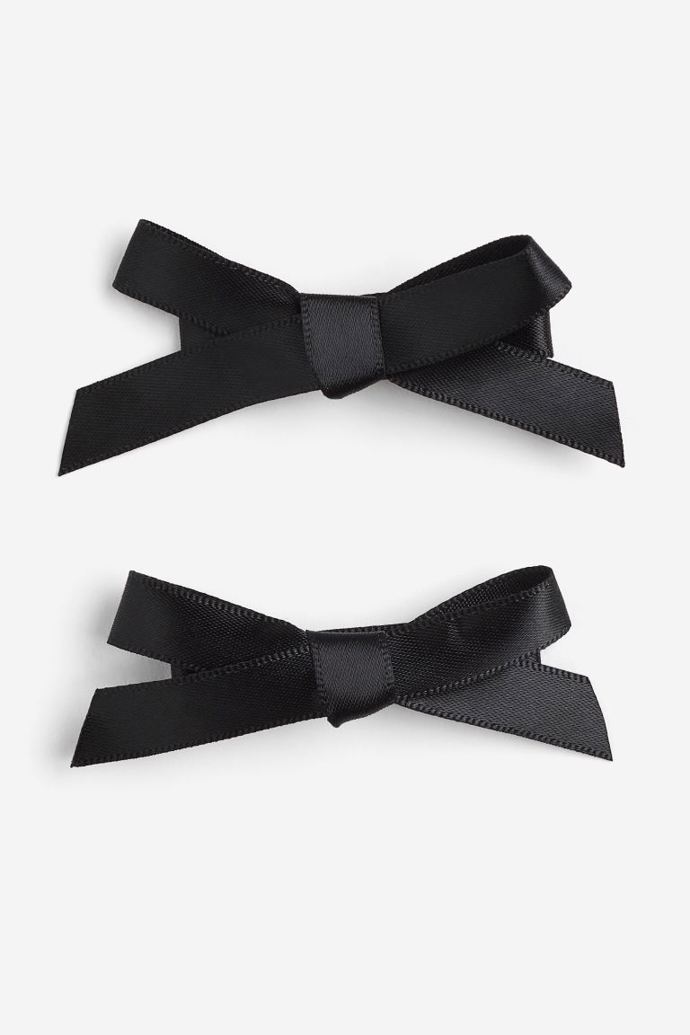 Vlasové sponky s mašličkou, H&M, 69 Kč
Vlasové sponky s mašličkou, H&M, 69 Kč