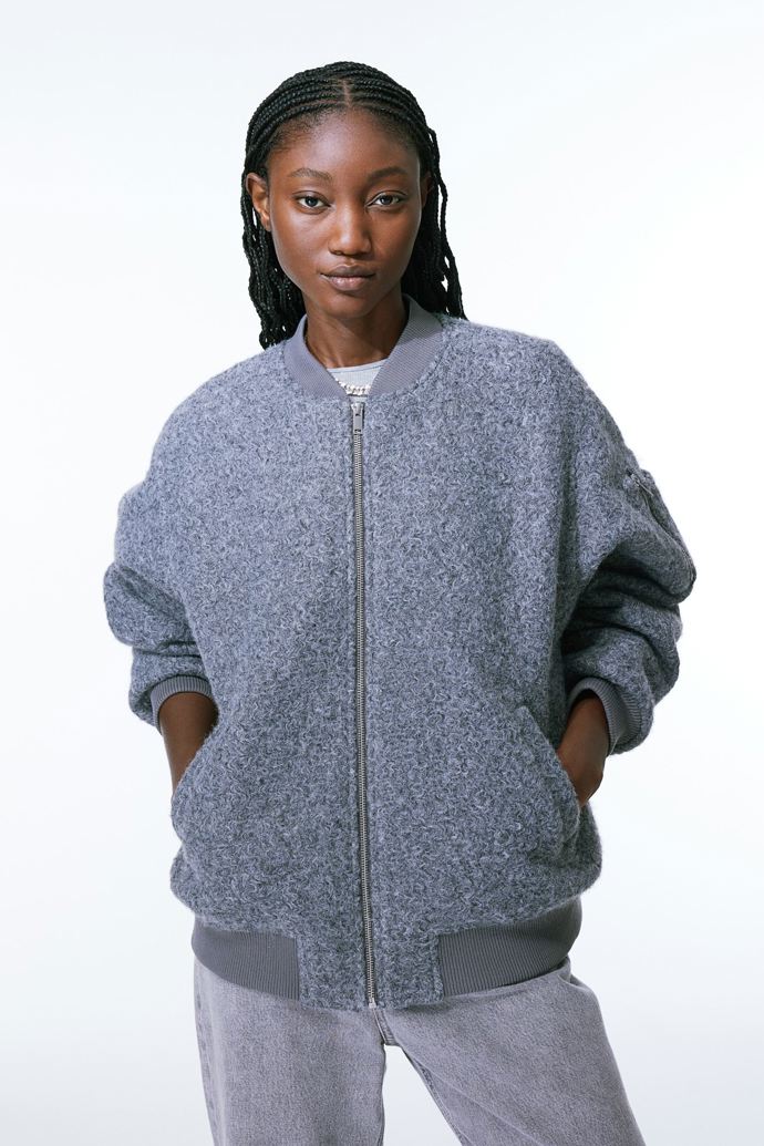 H&M bomber v oversized velikosti za 779 Kč.
