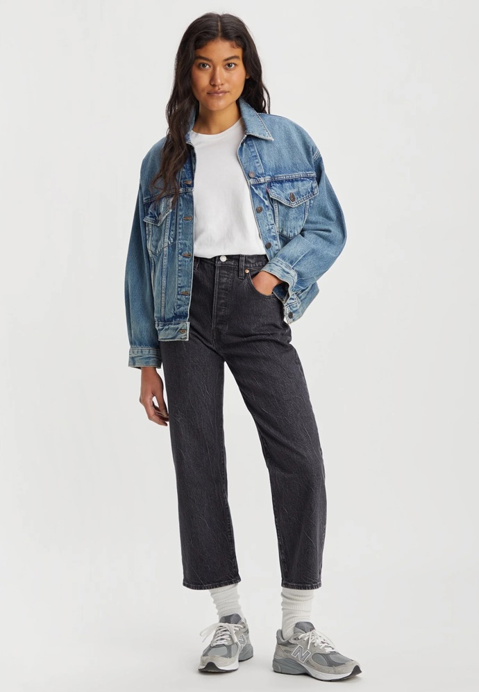 Džíny: Levi's, 3 230 Kč
