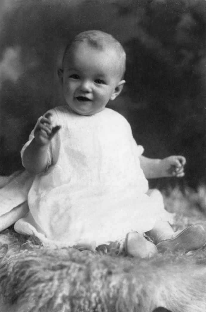 Marilyn Monroe jako batole v roce 1927.
