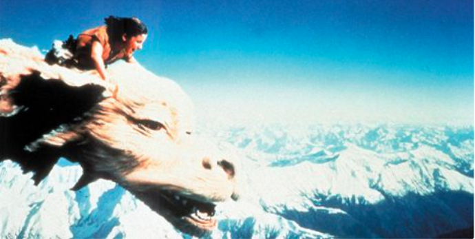 Ikonická scéna z Nekonečného příběhu, kdy Átrej letí s Falkem mraky a hraje píseň Never ending story
