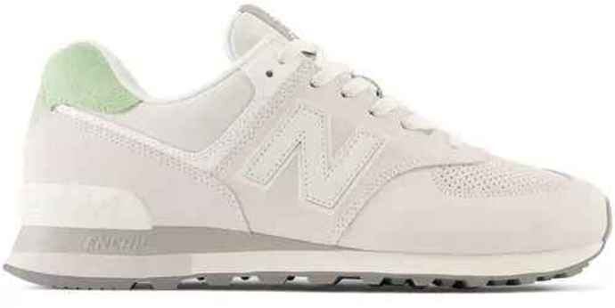 Bílé tenisky se zelenou patou, New Balance, 2 699 Kč, Sportisimo
Bílé tenisky se zelenou patou, New Balance, 2 699 Kč, Sportisimo