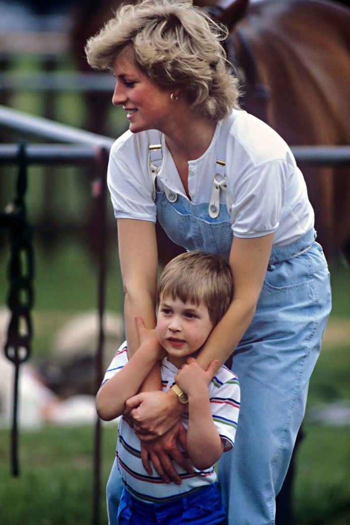 Pětiletý princ William se svou matkou, princeznou Dianou.
Pětiletý princ William se svou matkou, princeznou Dianou.