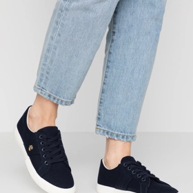 Boty: Ralph Lauren, 2 150 Kč
