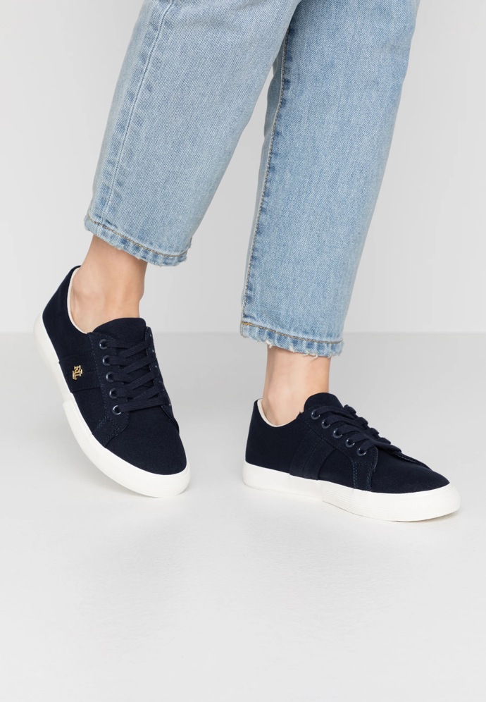 Boty: Ralph Lauren, 2 150 Kč
Boty: Ralph Lauren, 2 150 Kč