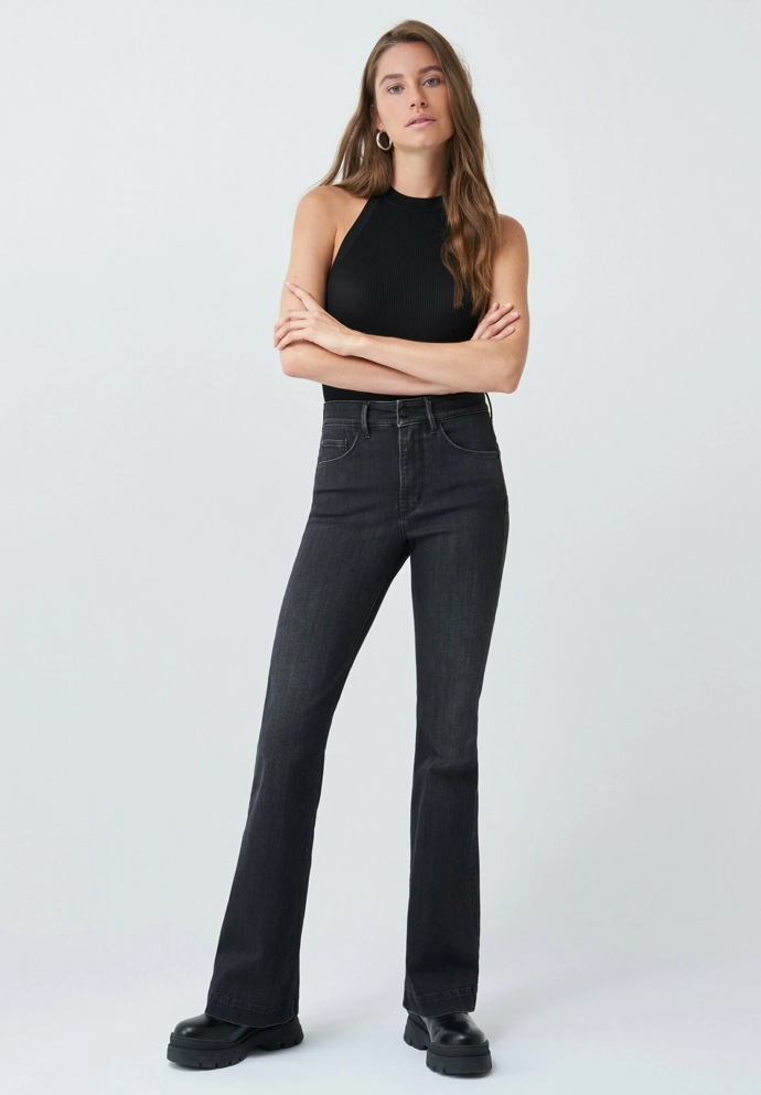 Džíny: Salsa Jeans, 2 469 Kč
