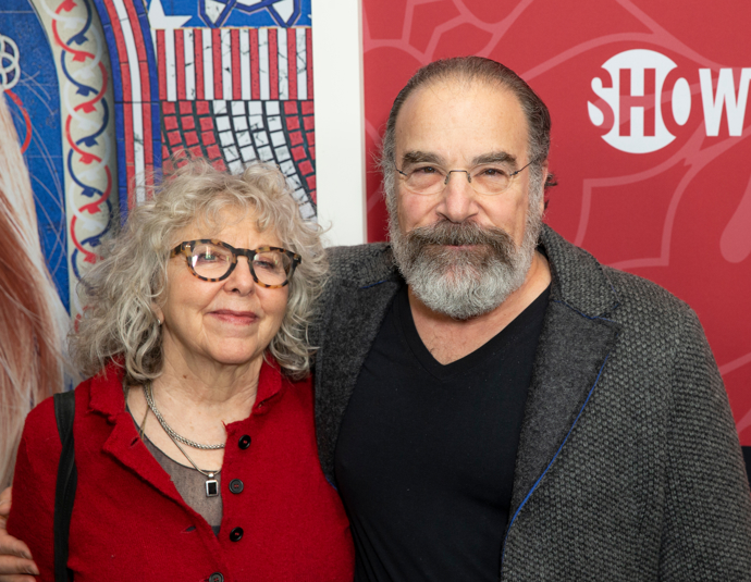 Mandy Patinkin se svojí ženou Kathryn Grody v roce 2020.
Mandy Patinkin se svojí ženou Kathryn Grody v roce 2020.
