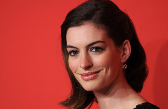 Anne Hathaway své uši často skrývá pod hřívou hustých vlasů, podle odborníků na ženskou krásu přitom ty její patří k nejkrásnějším
Anne Hathaway své uši často skrývá pod hřívou hustých vlasů, podle odborníků na ženskou krásu přitom ty její patří k nejkrásnějším