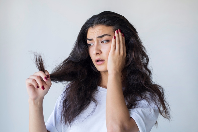 Roztřepené konečky trápí spoustu žen bez ohledu na věk
