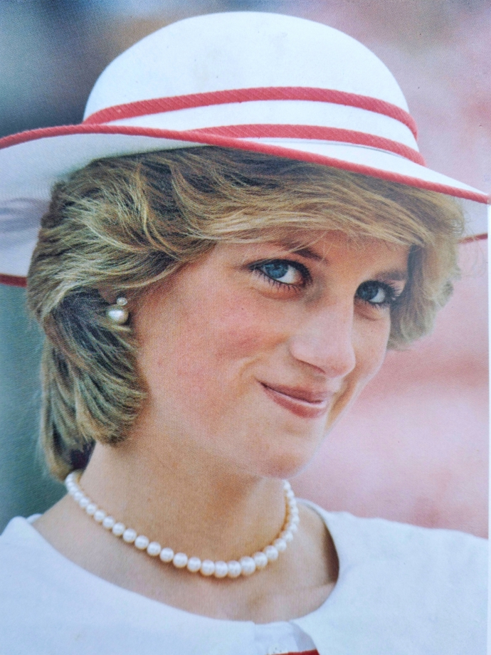 William je podobný své matce, princezně Dianě. Její podobu nezapřou ani jeho děti.
William je podobný své matce, princezně Dianě. Její podobu nezapřou ani jeho děti.