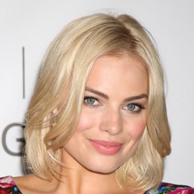 Představitelku Barbie, Margot Robbie, známe spíše s delšími vlasy. Jejímu jemnému obličeji sluší i kratší sestřih.
