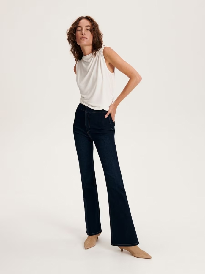 Zvonové džíny skinny, Reserved, 399 Kč 
